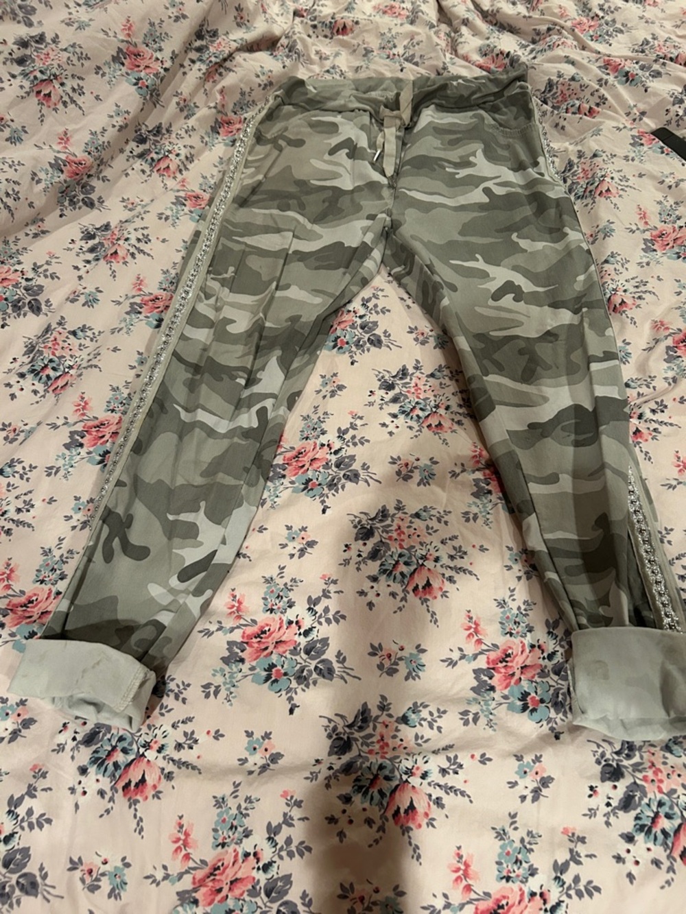 Venti 6 Excellent Condition Camo Stretch Print Jogger Pants in Olive Green S